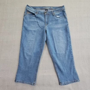 Faded Glory  Jeans Women's size 16 (36x22) Blue Medium Wash Mid Rise Cropped - Picture 1 of 17