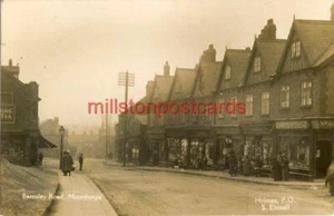 REAL PHOTOGRAPHIC POSTCARD OF BARNSLEY ROAD, MOORTHORPE, WEST YORKSHIRE - Picture 1 of 2