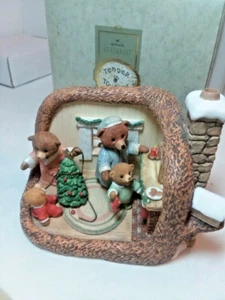 Hallmark TENDER TOUCHES 1991 Bear family Christmas QHG7002 RARE IOB W COA DV50 - Picture 1 of 6