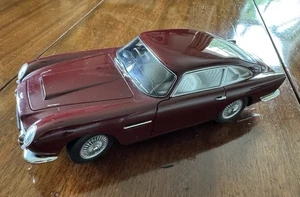 Autoart Aston Martin DB5 Maroon Model. 1/18 Scale Boxed. Excellent condition - Picture 1 of 9