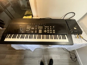 Tastiera Kurzweil 250 Sampler Vintage Rara con Pedale di Alimentazione #2 - Leggi Ricambi/Riparazione - Foto 1 di 12