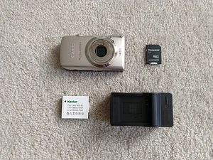 READ Canon Powershot SD3500 IS 14.1 MP Silver Digital Camera - Picture 1 of 10