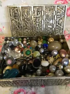 Vintage Metalised Box Egyptian Graphics - Full of Assorted Beads Glass Plastic - Picture 1 of 7