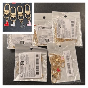 40-Piece Kids Heart Charm Keychain Set, Party Favors & Backpack Clips Bundle Lot - Picture 1 of 8