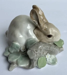 Vintage Lladro "Rabbit Eating" Porcelain Figurine #4772 Made In Spain - Picture 1 of 7