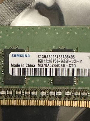 Memoria sin búfer Samsung 4 GB 1Rx16 PC4-2666V-UC0-11 sin ECC Foto 1 de 2