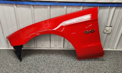 2010-2014 福特野马 GT LH 发球杆挡泥板“红色”原始设备制造商 — 第 1/4 张图片