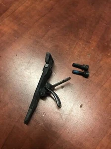 Conjunto de puerta de cargador de piezas OEM Ryobi P320 Airstrike 18V clavadora Brad inalámbrica - Imagen 1 de 8