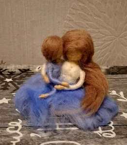 Handgefertigte Figur Mutter Und Sohn aus Filz - Bild 1 von 2