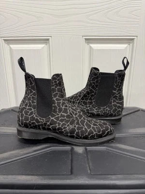 Botín Chelsea Dr Martens Flora Pelo en Jirafa EE. UU. 8 WhimsiGoth Negro Grunge Foto 1 de 4