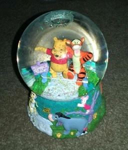 Disney Winnie the Pooh Musical Snow Globe - Imagen 1 de 4
