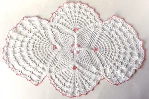 "Tapete/corredor de mesa vintage blanco rojo ganchillo 18,5"" X 25,5""" - Imagen 1 de 4