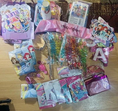 Lote de suministros de fiesta de princesas Disney: globos de aluminio de Disney, pared, tiara, favorito de fiesta Foto 1 de 4
