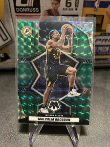 2021-22 Panini Mosaic Malcolm Brogdon Green Mosaic #32 - Picture 1 of 2