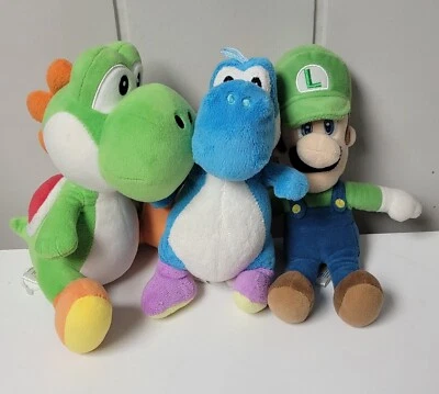 Lote mixto de 3 juguetes de peluche Super Mario Bros Mario, Green Yoshi, Luigi  Foto 1 de 4