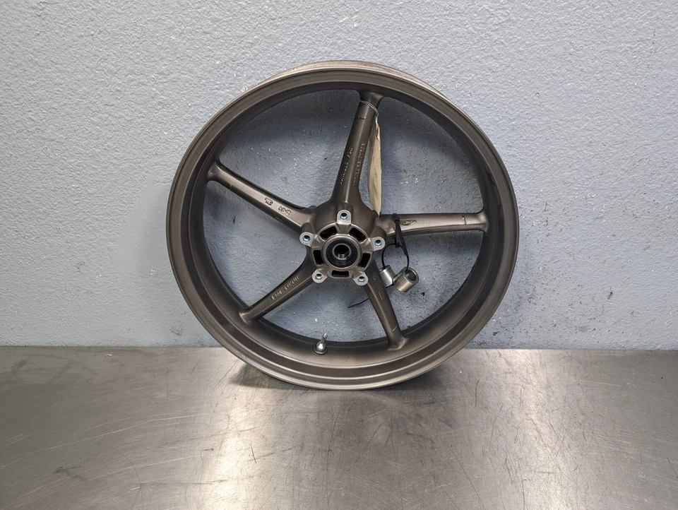 Triumph Daytona 675R 2009-2012 rueda delantera recta y verdadera probada Runout Foto 1 de 4