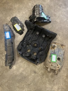 OEM 1987 HONDA FOREMAN TRX 305D GUARD/SKID PLATE COMPLETE SET 5 PC 50350-HA7-650 - Foto 1 di 6