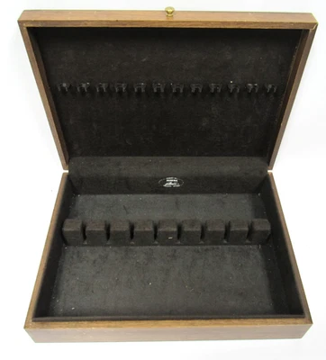 VINTAGE EUREKA PACIFIC SILVERCLOTH WOODEN STORAGE STERLING SILVER FLATWARE CHEST - Image 1 of 4