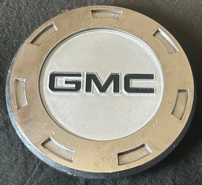 (1) GMC SIERRA YUKON SUBURBAN OEM CHROME CENTER HUB CAP 9596649 FOR 22" WHEEL - Image 1 of 3