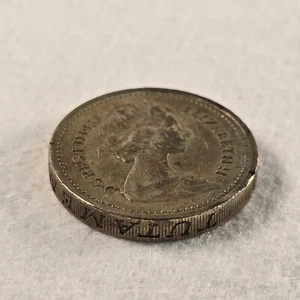 Moneda de una libra 1983 reina Isabel II error "Decus et Tutamen" al revés rara - Imagen 1 de 19