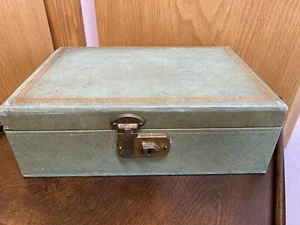 Vintage Retro 70's Jewelry Box ~ Lined Pink Fabric Flip Top Lid Lock No Key - Picture 1 of 12