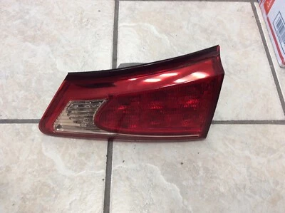 2011 2012 年 2013 年 LEXUS IS250 IS350 TRUNK 内侧尾灯原始设备制造商二手右侧 — 第 1/3 张图片