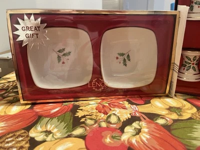 Piezas decorativas de porcelana Lenox Navidad, tazas, jarrones, cuencos de caramelo y más Foto 1 de 4