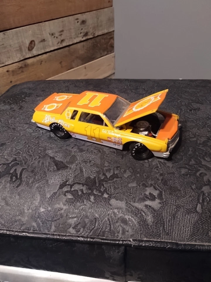 Acción 1:24 Diecast NAPA CALE YARBOROUGH Winston Cup #11 HOLLY FARMS Monte Carlo Foto 1 de 4