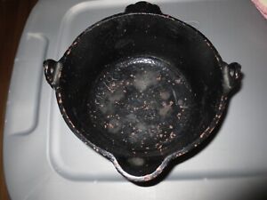 Antique MARIETTA PA M H Black 2 Qt Cast Iron Pot Dutch Oven Fire Ring No Handle