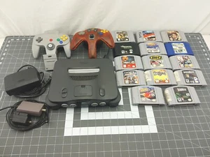 Lotto console Nintendo N 64 con Expansion Pack 14 giochi 1 controller OEM testato - Foto 1 di 12