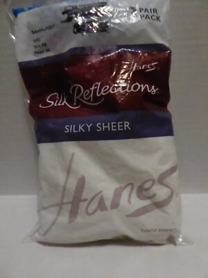 Paquete de 3 pares de pantimedias transparentes sedosas Hanes Silk Reflections talla AB, perla Foto 1 de 2