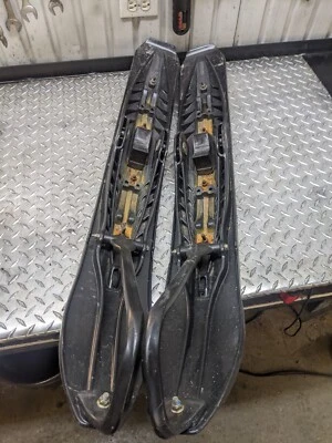 2012 Polaris Rmk 800 Assault Skis Runners Set Pair  Plastic Rush Switchback Foto 1 de 3