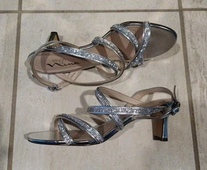 Tacones Touch of Nina Norisa plateados deslumbrantes cristal suela de cuero con tiras 8M - Imagen 1 de 11