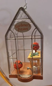 2005 Hallmark Gardener's Paradise greenhouse Christmas ornament - Picture 1 of 3