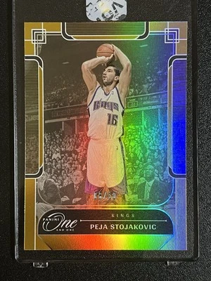 2023-24 Panini One and One Peja Stojakovic ¡ORO/10! Kings Foto 1 de 3