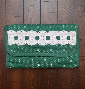 Vintage Green & White Quilted Wallet w Interior Pockets & Organization - Picture 1 of 19