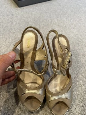 Tacones altos Fendi usados  Foto 1 de 4