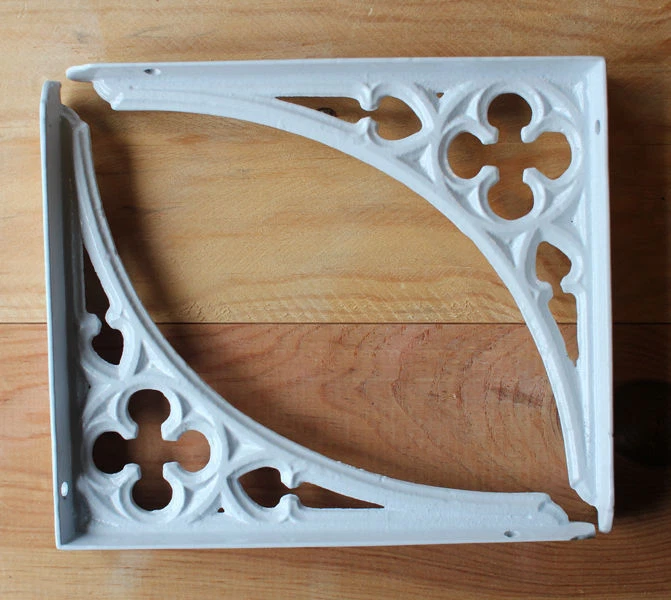 2 x 8x7" CAST IRON VICTORIAN SHELF CISTERN BRACKETS GOTHIC HEAVY WHITE BR09wx2 - Image 1 of 1