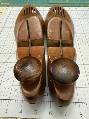 Par de zapatos grandes de madera con bisagras ventiladas vintage - estampados 11 - 3 Foto 1 de 4