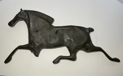 Antigua veleta de cobre para caballo granja de campo con agujeros de bala y pierna faltante Foto 1 de 4