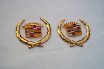 NUEVO JUEGO EMBLEMA CORONA ESCUDO PANEL TECHO CADILLAC AÑOS 70 80 90 4 PIEZAS. NUEVO   Foto 1 de 4