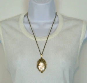 VTG 1950s 60s GENUINE ABALONE SHELL FLORAL 2 1/4" PENDANT & 23" GOLDEN CHAIN - Picture 1 of 12