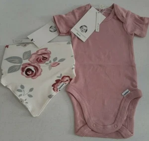 Gerber Modern Moments Baby Girls Onesie and Handkerchief Bib Set Size 0-3 Months - Picture 1 of 5