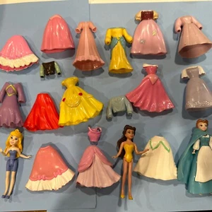 Konvolut Disney Prinzessin Polly Pocket Puppen Gummi Kleidung Kleider 22 Teile - Bild 1 von 9