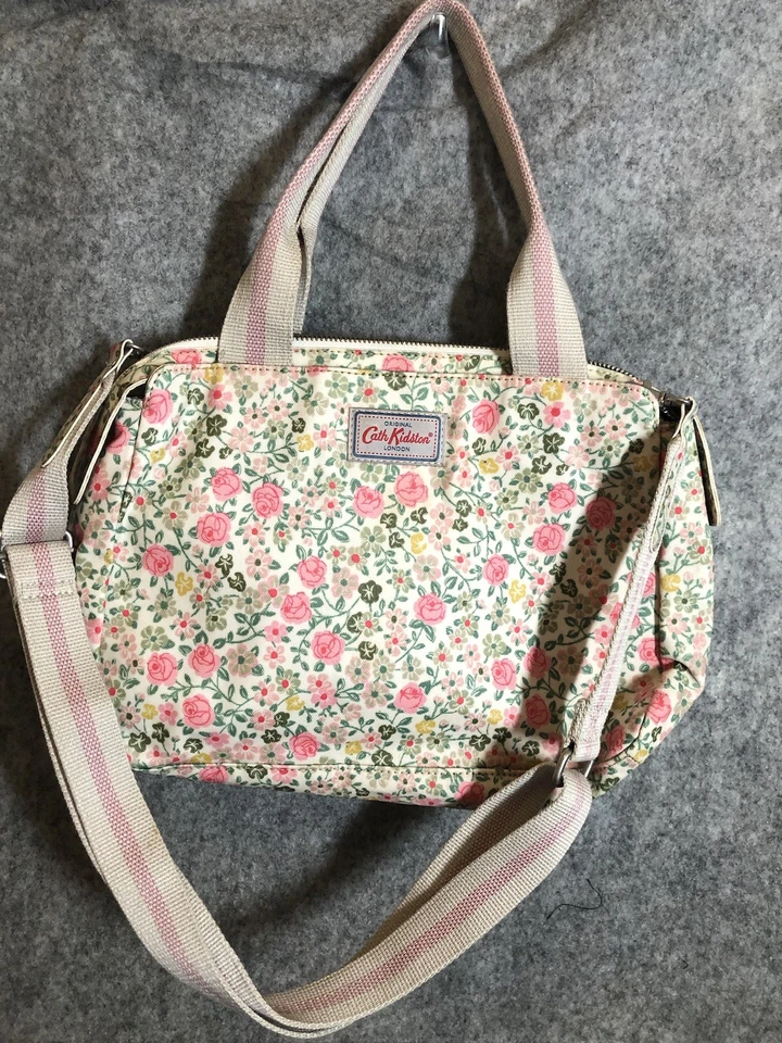 Сумка с короткими ручками Cath Kidston холщовая с цветочным розовым покрытием средний размер на молнии верхний плечевой ремень - Изображение 1 из 4