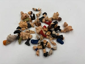 WWE Rumblers Wrestling Figuren Konvolut zahlreiche Teile und Stücke Mattel - Bild 1 von 4