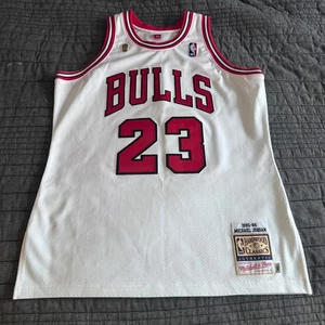 Authentic Mitchell & Ness NBA Chicago Bulls Michael Jordan 96 Finals Jersey 44-L - Picture 1 of 14