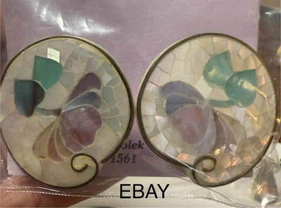 Hermosa flor con incrustaciones de caparazón grande Lee Sands con clip de cuarzo rosa. Foto 1 de 3