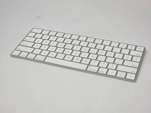 Klawiatura Apple Magic 2 A1644 srebrna Bluetooth/Bezprzewodowa/Akumulator - Zdjęcie 1 z 2