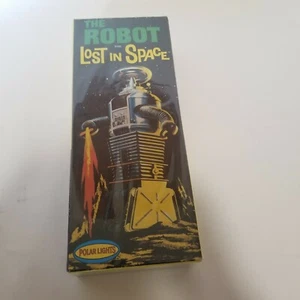 The Robot From Lost In Space, made by Polar Lights - Picture 1 of 4